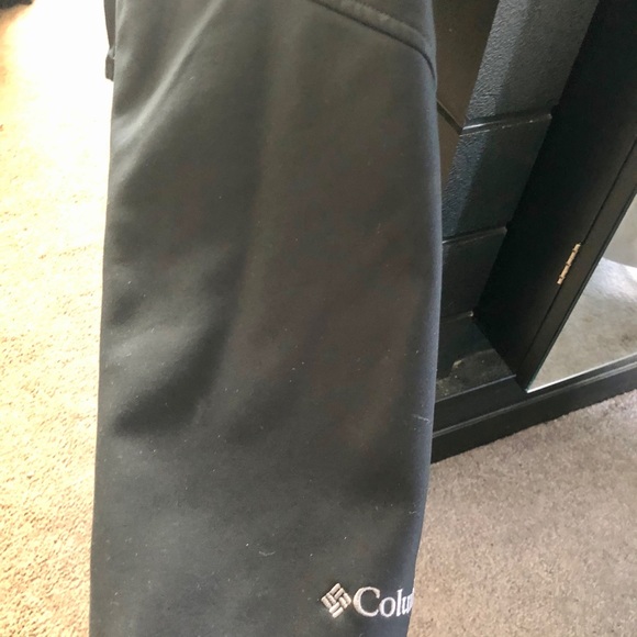 Men’s black Columbia Jacket - gently used - Picture 4 of 4